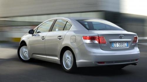 toyota-avensis-2011-18.jpg