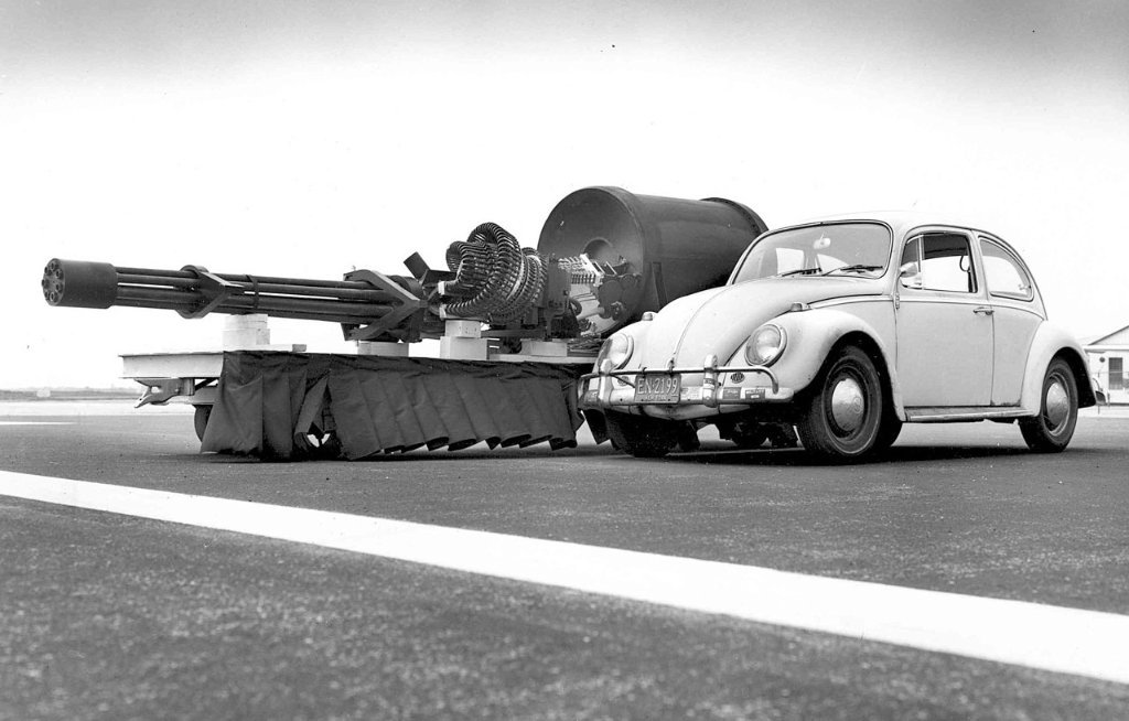 1280px-GAU-8_meets_VW_Type_1.jpg