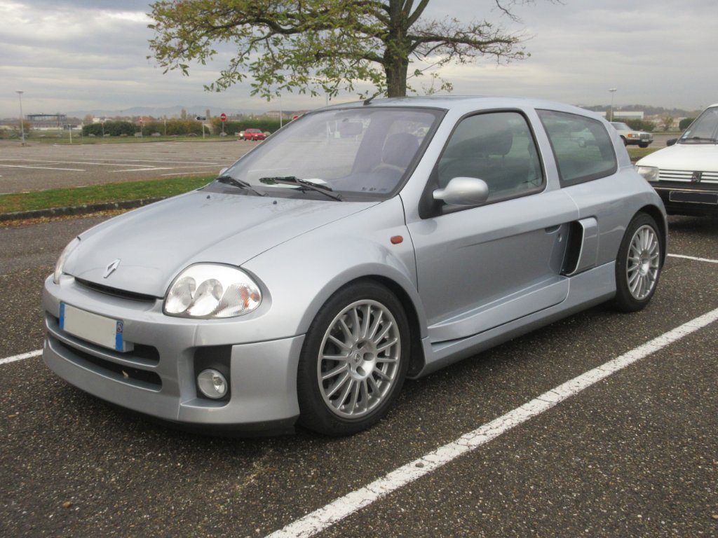 Clio-V6.jpg.ec5e3202e535cbcb2f49209dcd32c989.jpg